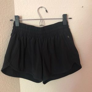 LULULEMON TRACKER SHORT